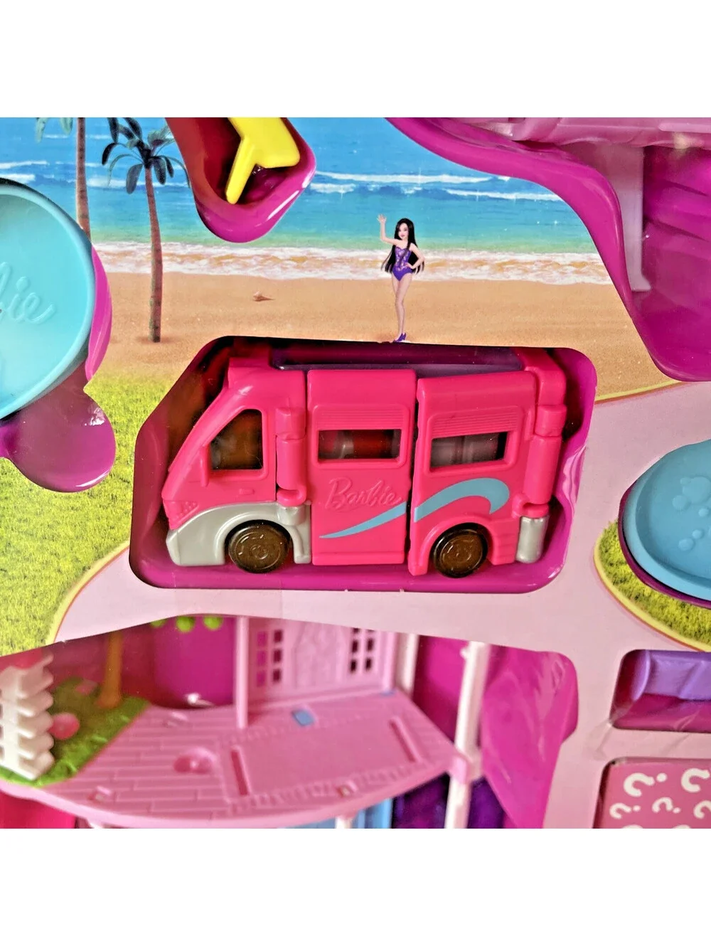 Barbie Mini BarbieLand DreamHouse & 3-Vehicle Playset Piccolo, Multicolor